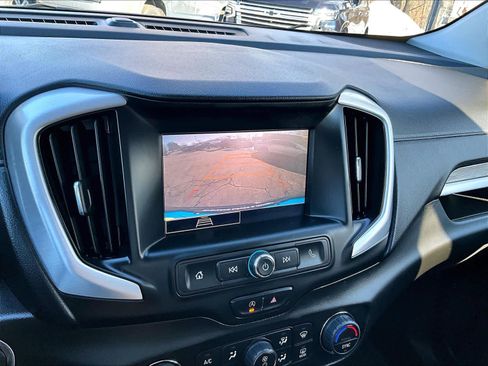 Used 2022 GMC Terrain SLE w/ Driver Convenience Package image 18
