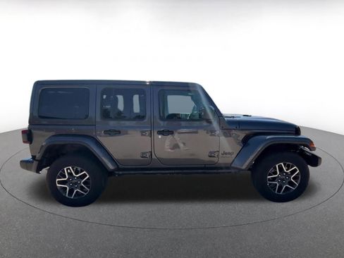 Used 2025 Jeep Wrangler Unlimited Sahara AWD/4WD image 15