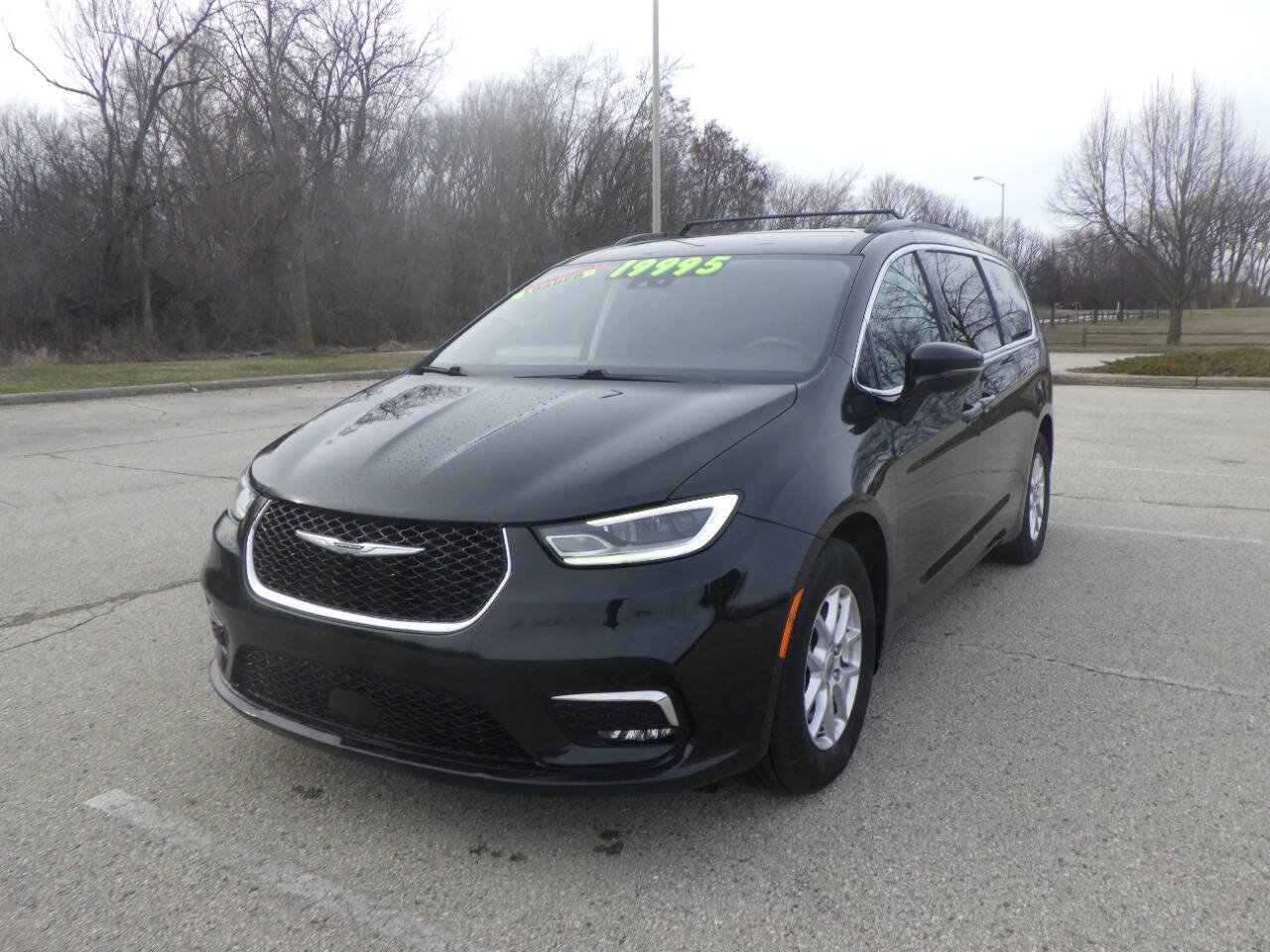 Used 2022 Chrysler Pacifica Touring-L FWD image 1