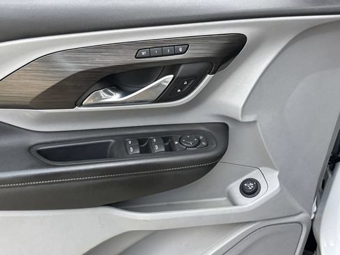 Used 2022 GMC Terrain SLT w/ Tech Package FWD image 16