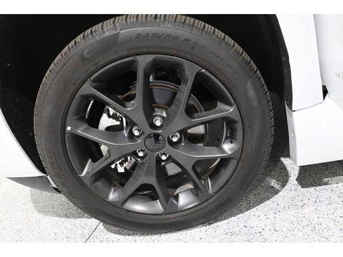 Used 2024 Chrysler Pacifica Touring-L w/ Uconnect Theater Family Group FWD image 12