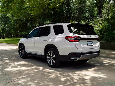 Used 2023 Honda Pilot Touring image 7