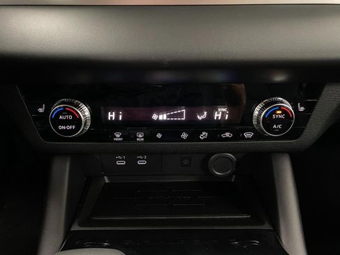 New 2025 Mitsubishi Outlander SE image 25