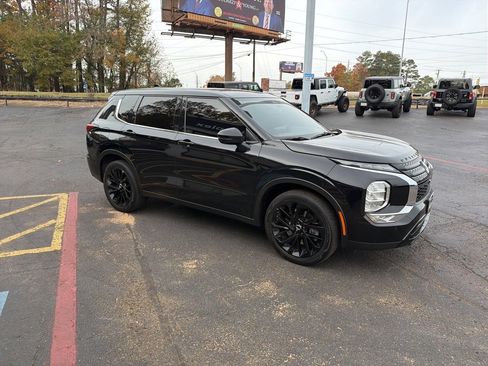 Used 2024 Mitsubishi Outlander SE Black Edition image 6