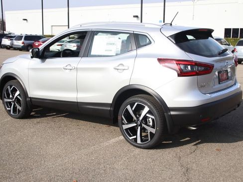 Used 2022 Nissan Rogue Sport SL image 6
