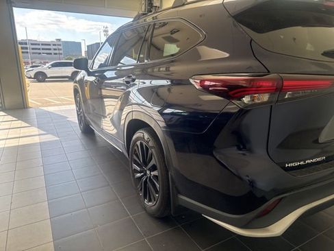 Used 2024 Toyota Highlander XSE image 6