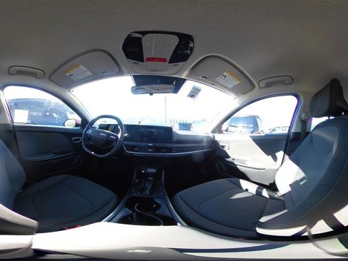 Used 2025 Kia K4 LXS image 38