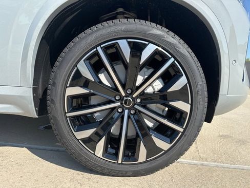 New 2026 Volvo XC90 B6 Plus w/ Protection Package Premier image 9