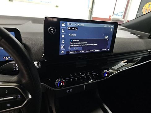 Used 2025 Honda Prologue EX image 3