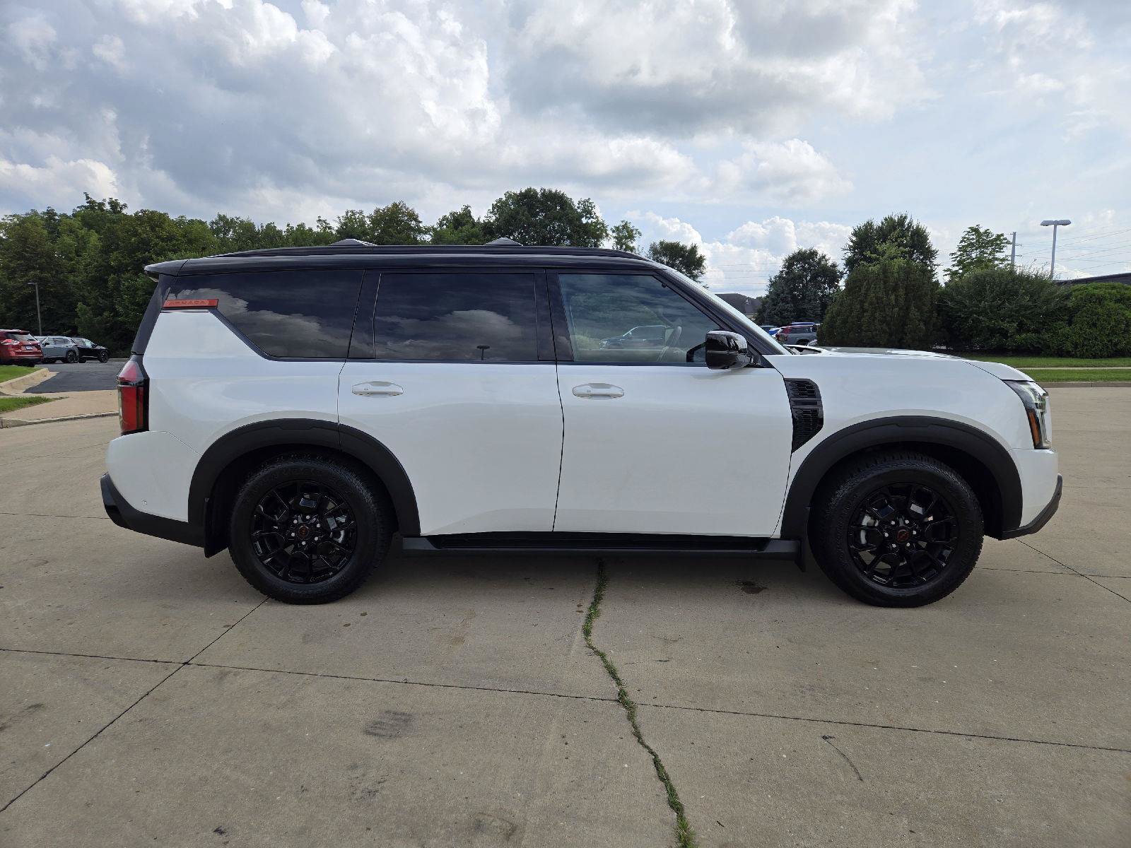 Used 2025 Nissan Armada PRO-4X AWD/4WD image 2