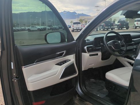 Used 2024 Kia Telluride S w/ S Sunroof Package image 13