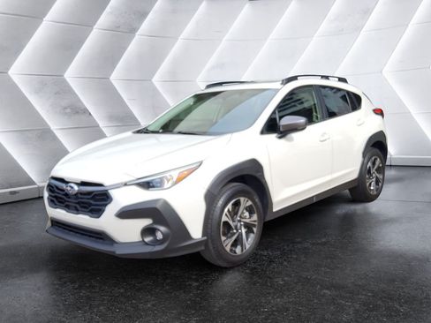 Used 2024 Subaru Crosstrek 2.0i Premium AWD/4WD image 3