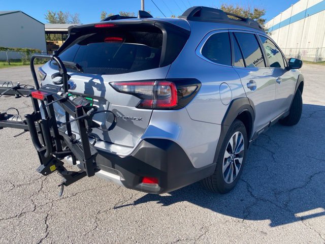 Used 2023 Subaru Outback Limited AWD/4WD image 12