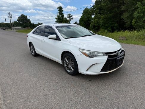 Used 2017 Toyota Camry SE FWD image 4
