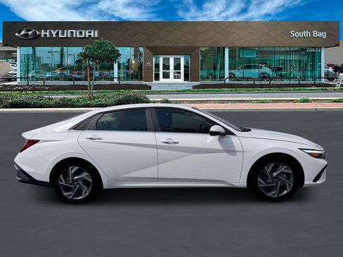 New 2026 Hyundai Elantra Limited image 9