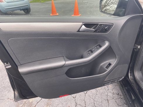 Used 2017 Volkswagen Jetta SE image 17