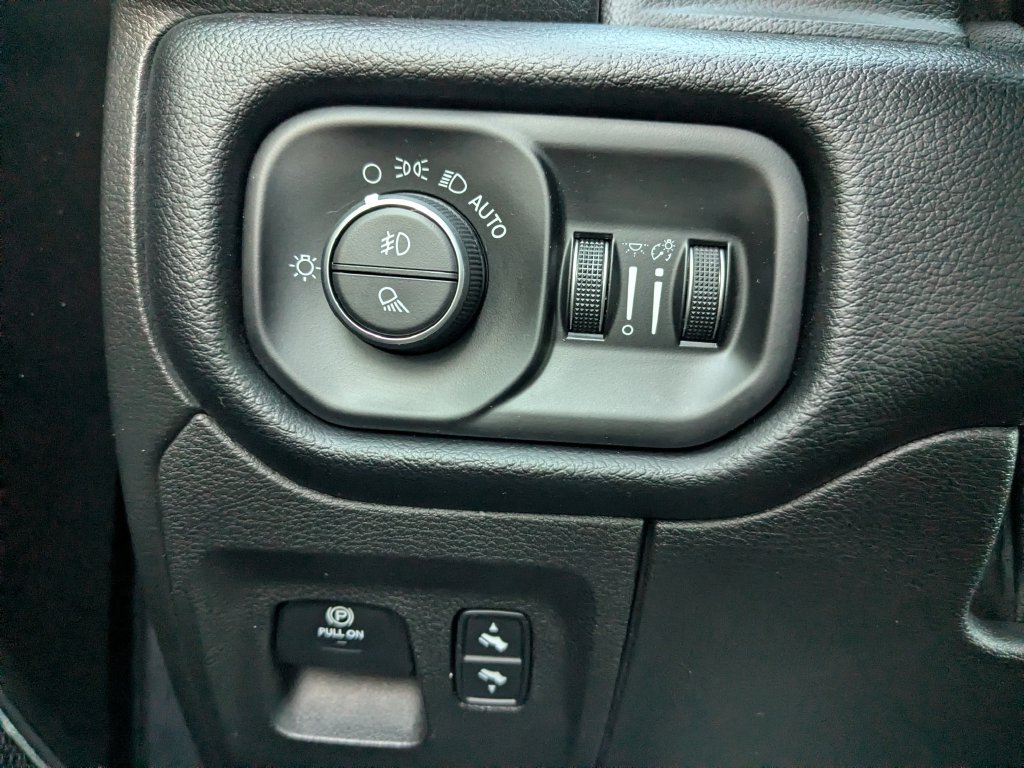 Used 2019 RAM 1500 Laramie AWD/4WD image 21