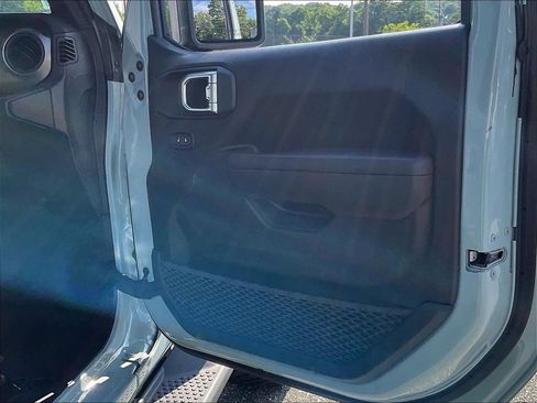 Used 2023 Jeep Wrangler Unlimited w/ Sun & Screen Package AWD/4WD image 12