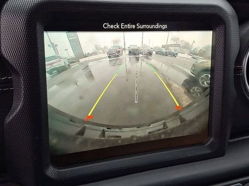 Used 2018 Jeep Wrangler Unlimited Sahara image 13