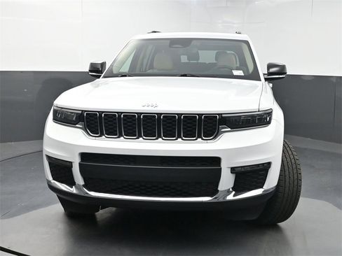 Used 2022 Jeep Grand Cherokee L Limited image 45