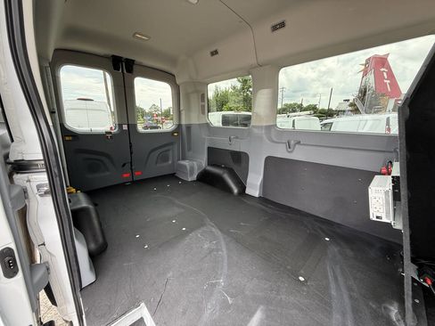 Used 2019 Ford Transit 150 XLT RWD image 7
