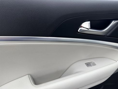 Used 2024 Genesis G70 2.5T image 35