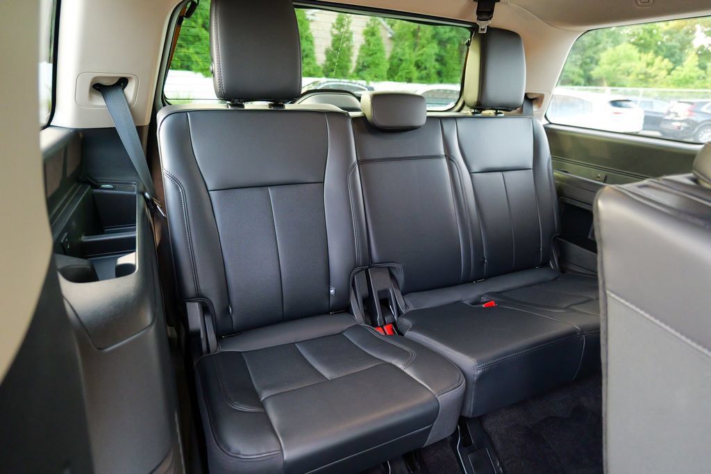 Used 2023 Ford Expedition XLT AWD/4WD image 32