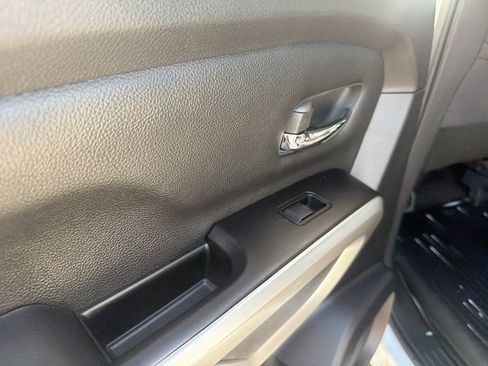 Used 2024 Nissan Titan SV w/ SV Convenience Package image 20