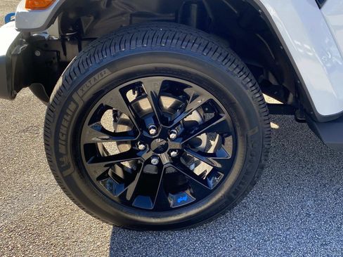 Used 2022 Jeep Wrangler Unlimited Sahara w/ Cold Weather Group image 11