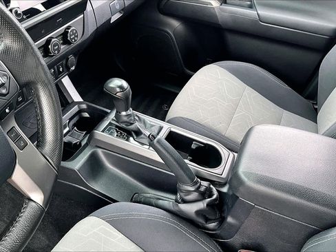 Used 2020 Toyota Tacoma TRD Off-Road AWD/4WD image 15