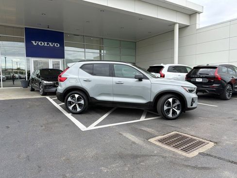 Certified 2025 Volvo XC40 B5 Plus AWD/4WD image 2