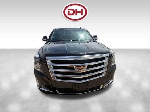 Used 2016 Cadillac Escalade Luxury AWD/4WD image 2