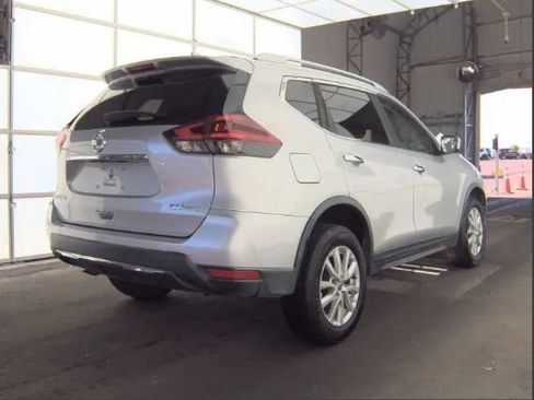 Used 2018 Nissan Rogue SV AWD/4WD image 2