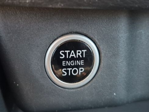 Used 2023 Nissan Rogue S AWD/4WD image 19