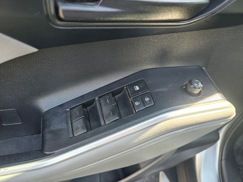 Used 2022 Toyota Highlander LE FWD image 18