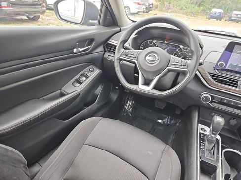 Used 2024 Nissan Altima 2.5 SV image 10