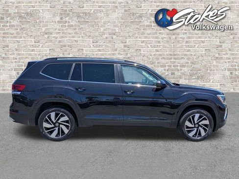Certified 2025 Volkswagen Atlas SE FWD image 3