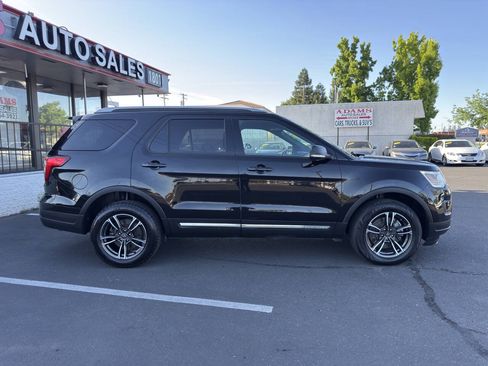 Used 2019 Ford Explorer XLT w/ Equipment Group 201A AWD/4WD image 2