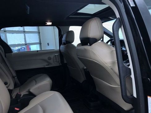 Used 2023 Toyota Sienna XLE image 21