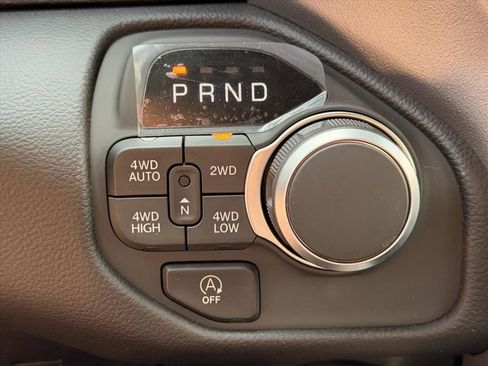 New 2026 RAM 1500 4x4 Crew Cab image 12