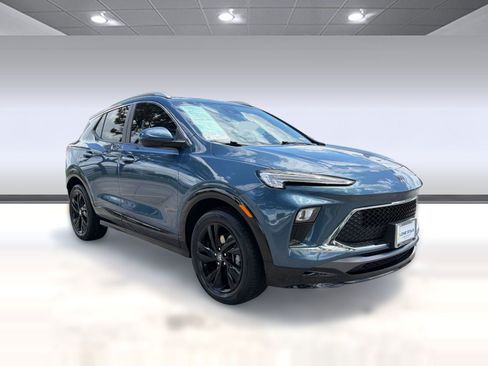 Certified 2025 Buick Encore GX Sport Touring w/ Comfort Package FWD image 7