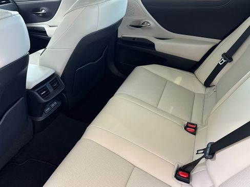 Certified 2023 Lexus ES 300h w/ Premium Package FWD image 15