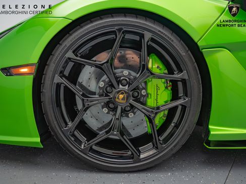 Used 2024 Lamborghini Revuelto image 40