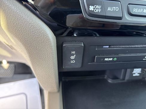 Used 2017 Honda Pilot Touring image 31