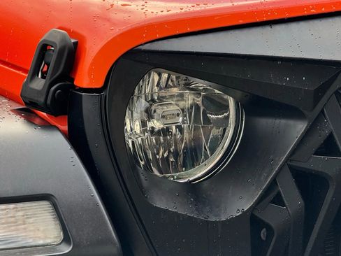 Used 2018 Jeep Wrangler Sport image 10