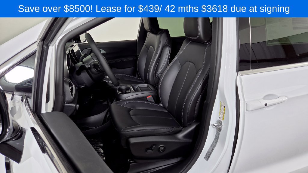 New 2027 Chrysler Pacifica Select AWD/4WD image 16