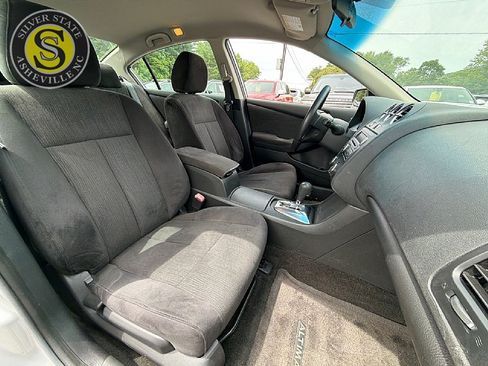 Used 2011 Nissan Altima 2.5 S FWD image 16