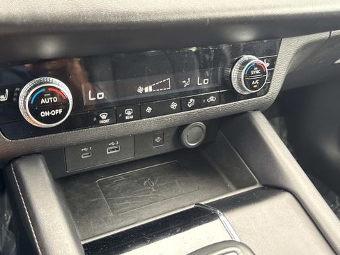 Used 2024 Mitsubishi Outlander FWD image 24