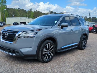 Used 2023 Nissan Pathfinder Platinum w/ Lighting Package (N93)