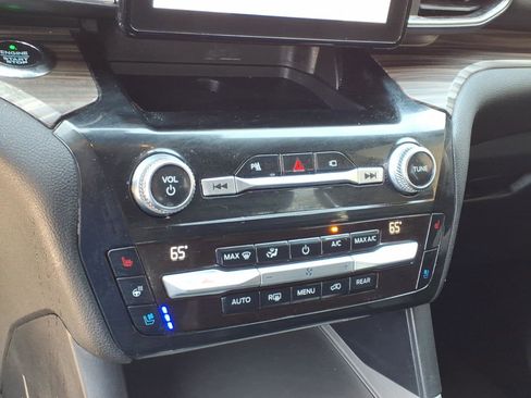 Used 2021 Ford Explorer Limited w/ Equipment Group 301A image 12